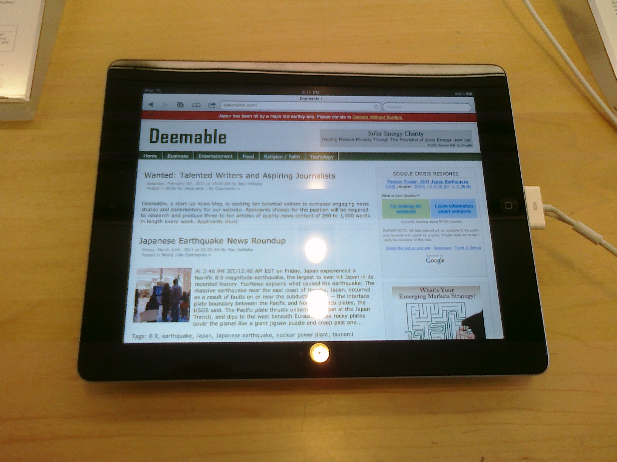 The iPad 2 with Deemable displayed on the screen.